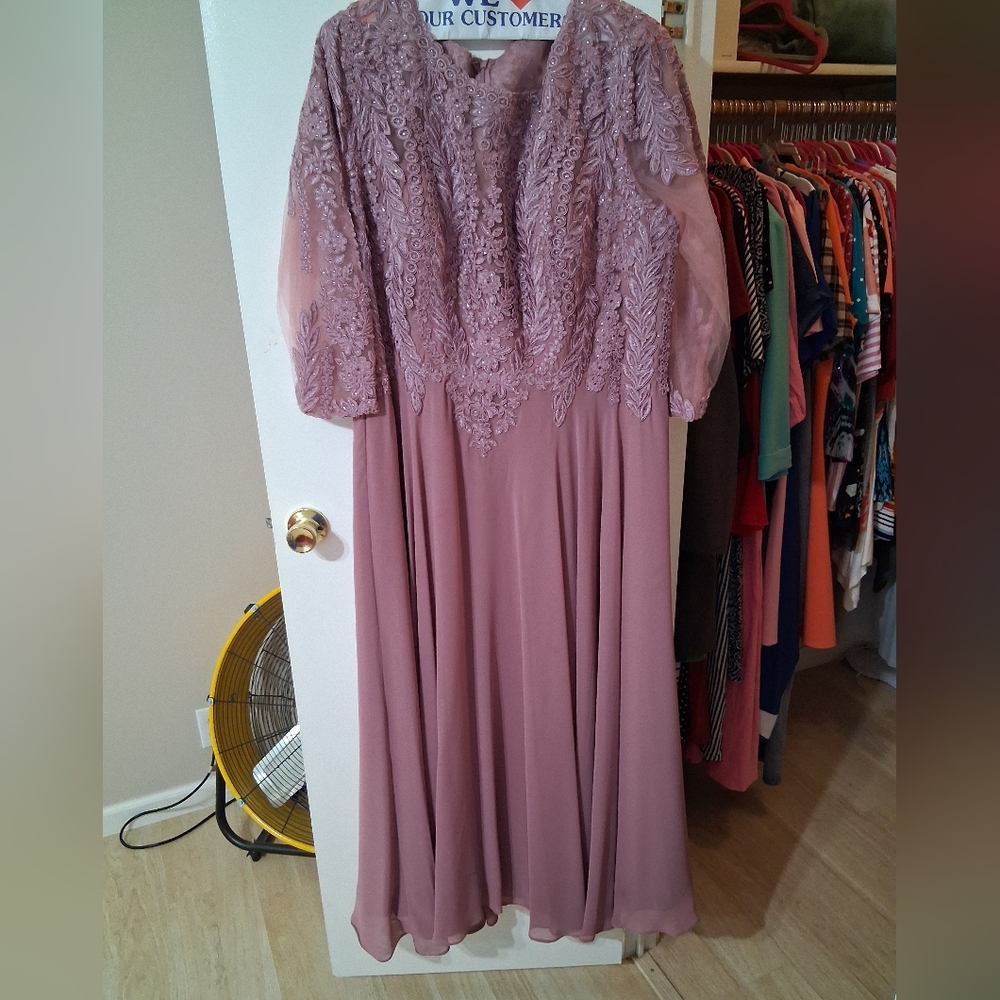 Elegant Mauve Lace Evening Gown